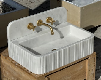 Weißes Carrara-Backsplash-Marmorbecken, 3 Seiten gerippt, Marmorwaschbecken, Badezimmer-Marmorwaschbecken, Arbeitsplattenwaschbecken, Wandwaschbecken aus Marmor,