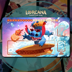 Tapete de jogo Lorcana TCG - Stitch Carefree Surfer - 24" x 14" polegadas (600 x 350 mm) - Jogo de cartas colecionáveis