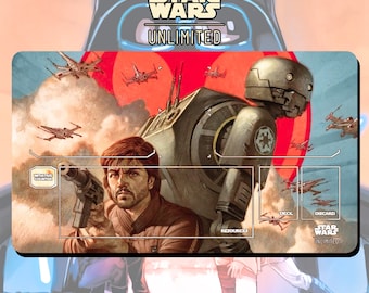 Puede incluir: Un tapete de juego de Star Wars Unlimited con un fondo marrón y beige con un objetivo rojo y blanco en el centro. Un droide con un cuerpo plateado y un casco negro está en el fondo. Un hombre con cabello castaño y barba está en primer plano sosteniendo un arma. El texto "Star Wars Unlimited" está en la parte superior del tapete.