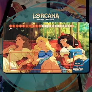 Tapis de jeu Lorcana JCC - Princesses Belle, Aurore et Blanche-Neige - Ambiance estivale - 24 x 14 po. (600 x 350 mm) - Jeu de cartes à collectionner
