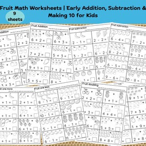 Op de afbeelding: Negen zwart-witte printbare werkbladen met fruit illustraties voor kinderen om vroegtijdig optellen, aftrekken en verdubbelen te oefenen. De werkbladen bevatten instructies om de vruchten te gebruiken om op te tellen, af te trekken en te verdubbelen.