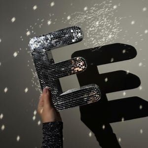 Letra Disco Ball – Decoración Espejada Hecha a Mano para Fiestas, Bodas y Regalos Personalizados