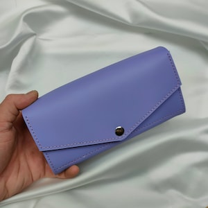 Grand portefeuille en cuir fait main. Portefeuille long en cuir. Portefeuille femme. Portefeuille en cuir lavande. Mini pochette pour femme. Portefeuille en cuir fait main.
