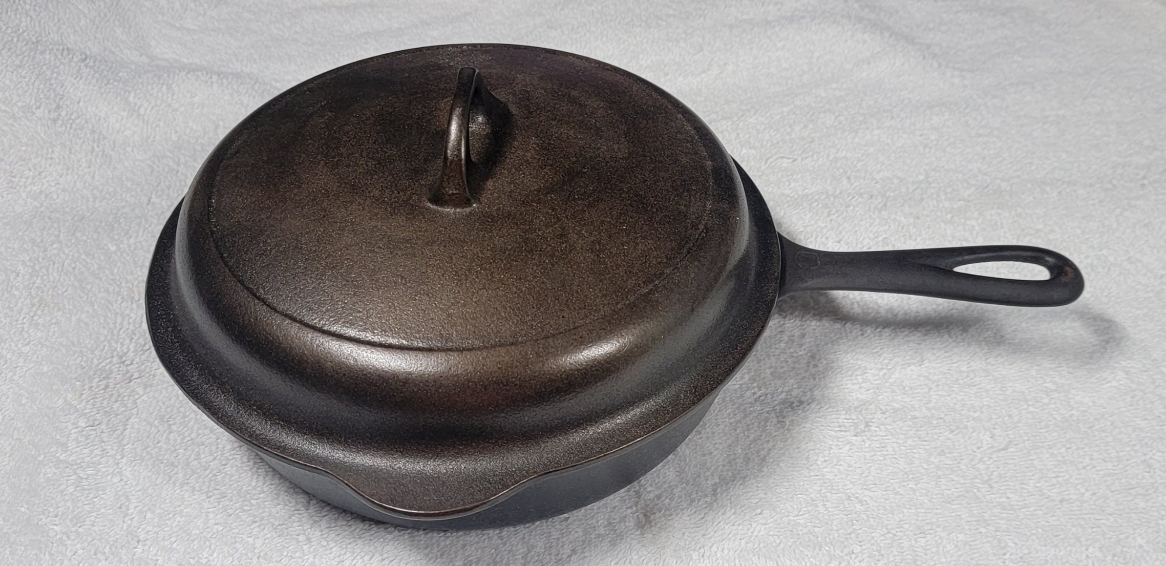 Griswold Cast Iron Size 5 Skillet 724 * Sits Flat *
