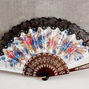 Antique fan from the 1970s, vintage fan. Spanish fan, lace fan, handmade and hand-painted. Hand fan, Valencian craftsmanship.