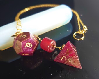 El pasado de Rosalin - Collar de joyería de dados D12/D4 Dungeons and Dragons Nerdy Apparel