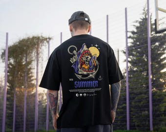 Retro Shark Sommer Festival T-Shirt - Vintage Ocean Vibes unter dem Mondlicht | Meerestier Grafik | Sommer Übergroßes T-Shirt für Ihn