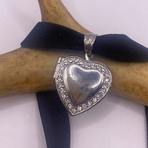 Ciondolo vintage in argento / Piccolo ciondolo con foto a forma di cuore / Acciaio inossidabile / Collana girocollo in velluto con ciondolo portafoto piccolo