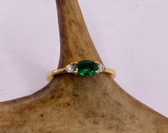 Vintage Gold Ring | Tiny Emerald Green and Clear Crystal Dainty Band | Golden 925 Sterling Silver | Stacking Everyday Minimalist Ring