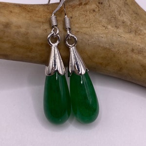 Brincos Vintage com Pedras Preciosas | Brincos Pendentes da Sorte em Jade Verde - Fundidos em Bronze e Prata