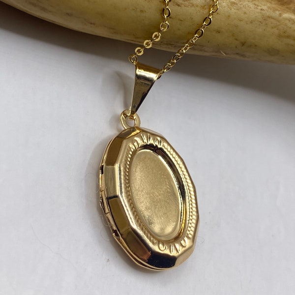 Vintage Tiny Gold Photo Locket - 9K GF Etched Locket on a Delicate Chain Necklace | Small Photo Memory Vintage Locket Necklace