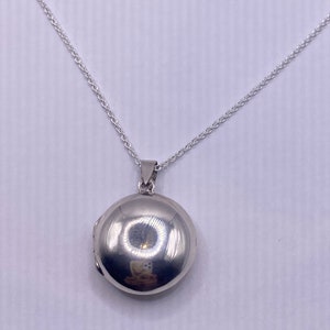 Vintage Silver Photo Locket Pendant Necklace | 925 Sterling Silver Chain Necklace Tiny Locket for Small Photos or Memory Charm Necklace