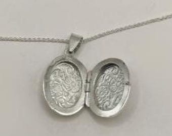 Colar com medalhão vintage em prata esterlina | Pingente oval com foto gravada | Joia de lembrança para presentear ela | Corrente delicada 925