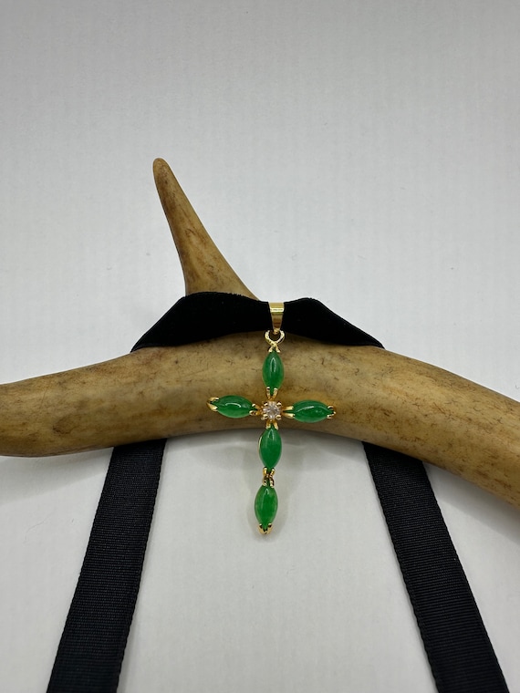 Vintage Green Jade Cross Choker Necklace - Golden… - image 1