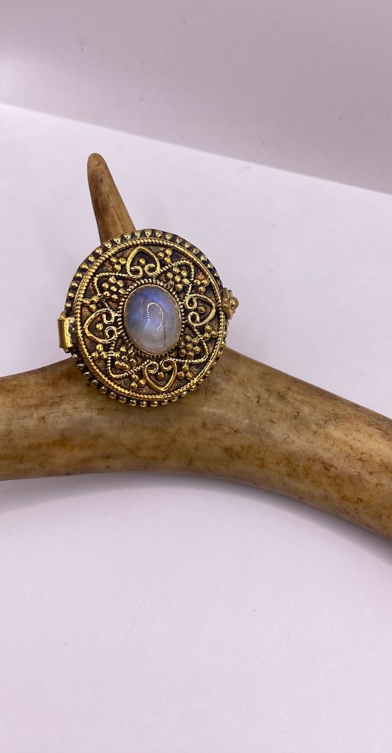 Vintage Gold Bronze Poison Ring |  Labradorite | U