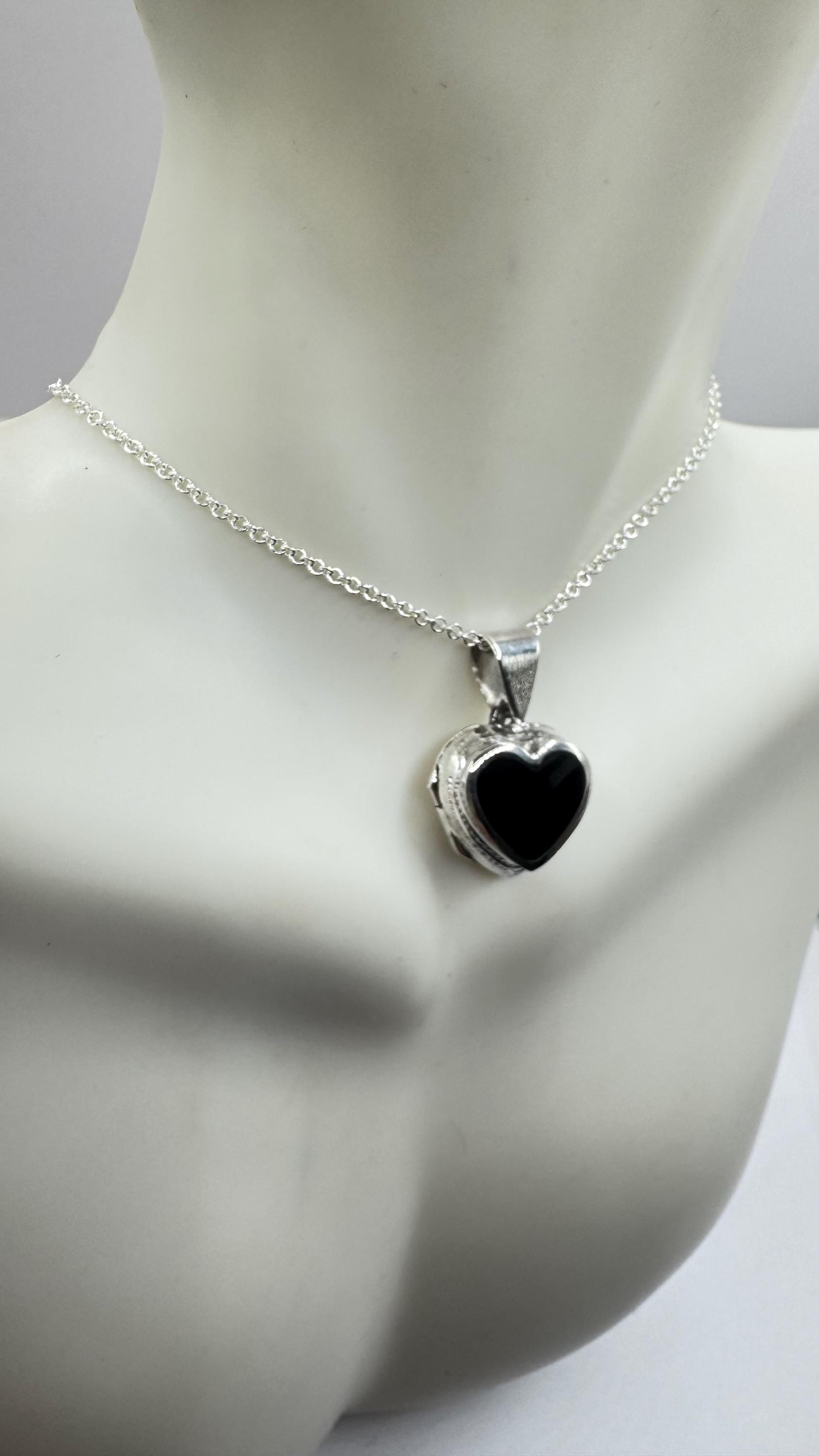 Vintage Black Onyx Heart Locket: Sterling Silver Photo Pendant