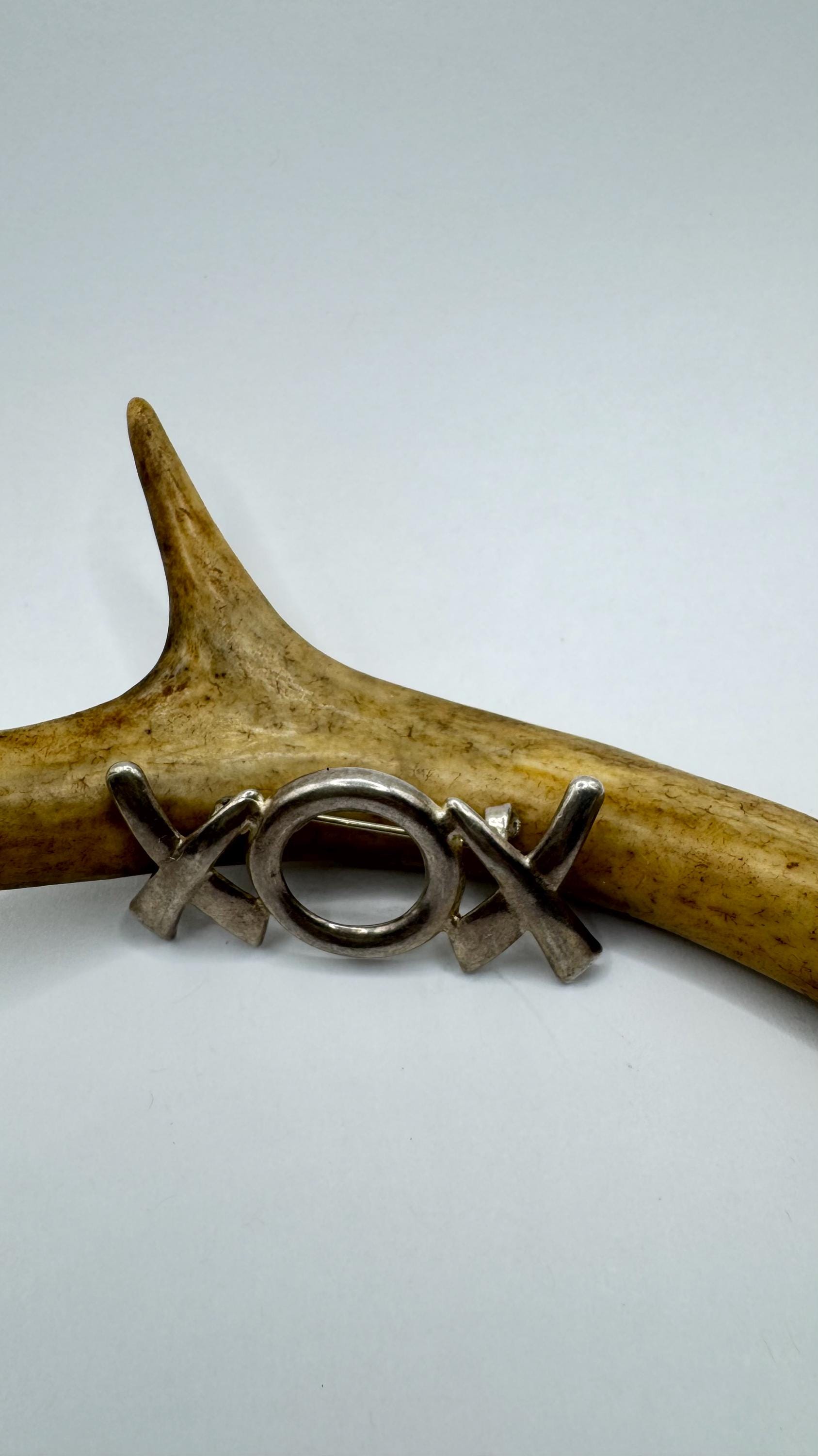 ヴィンテージ スターリングシルバー XOX ブローチ：フィリグリー デコ