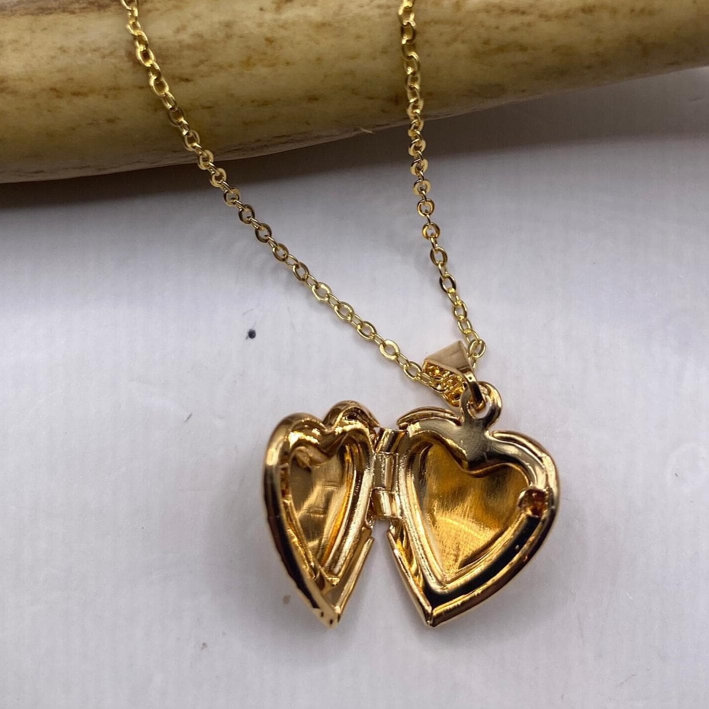 médaillon coeur doré vintage | Collier en or 9 carats | Pendentif photo souvenir | Cadeau délicat médaillon souvenir