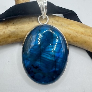 Vintage Pendant Choker Necklace | Blue Labradorite Crystal Silver Bronze Pendant | Velvet Choker Statement Necklace