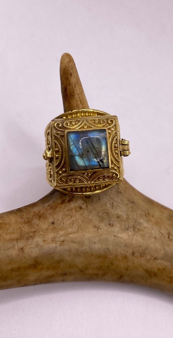 Vintage Gold Bronze Poison Ring |  Labradorite | U