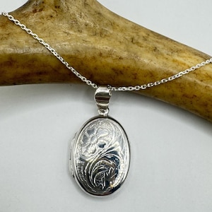 Vintage Sterling Silver Oval Locket Necklace – Photo Pendant Keepsake Gift for Her