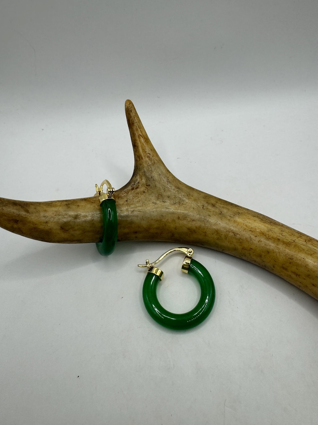 【Portrait Report】Decadence Green Hoop Earring Portrait Report】Decadence Green Hoop Earring