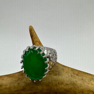 Bague cocktail porte-bonheur vintage en argent et jade vert