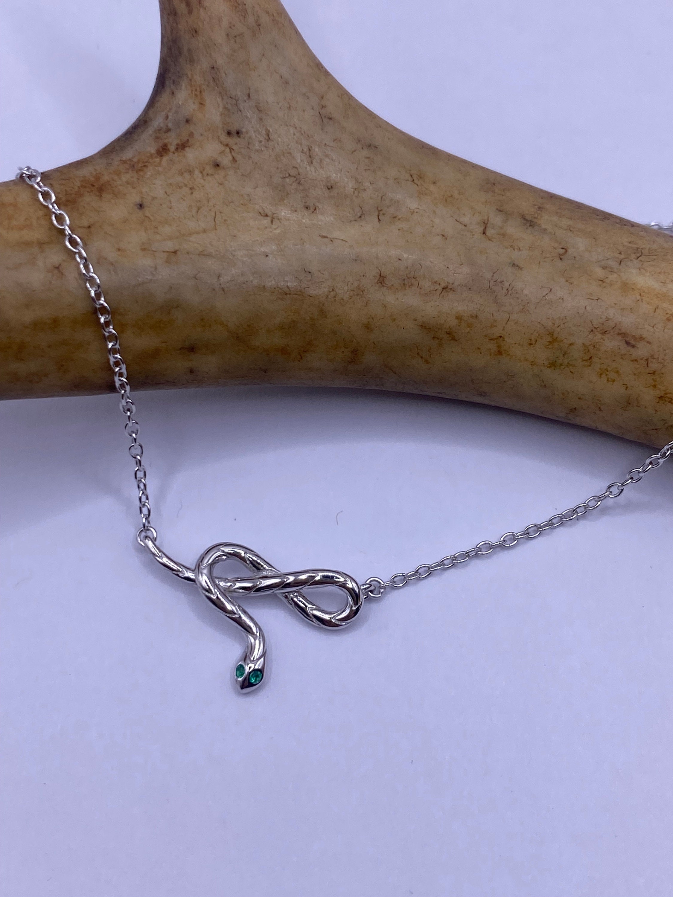 Acquista Collana con ciondolo serpente a forma di cuore multistrato alla moda per le donne Collane a catena con farfalla in oro Collane con girocollo Gioielli in Italia a partire da 1.37