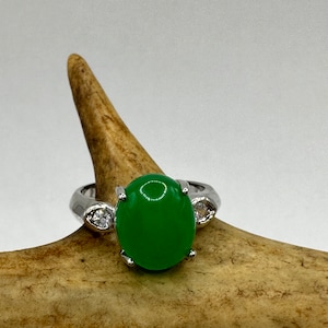 Bague cocktail porte-bonheur vintage en argent et jade vert