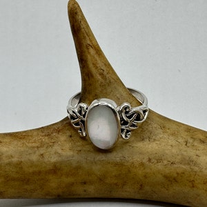 Vintage Silver Ring | Mother of Pearl Gemstone Celtic Knot | 925 Sterling Silver Band