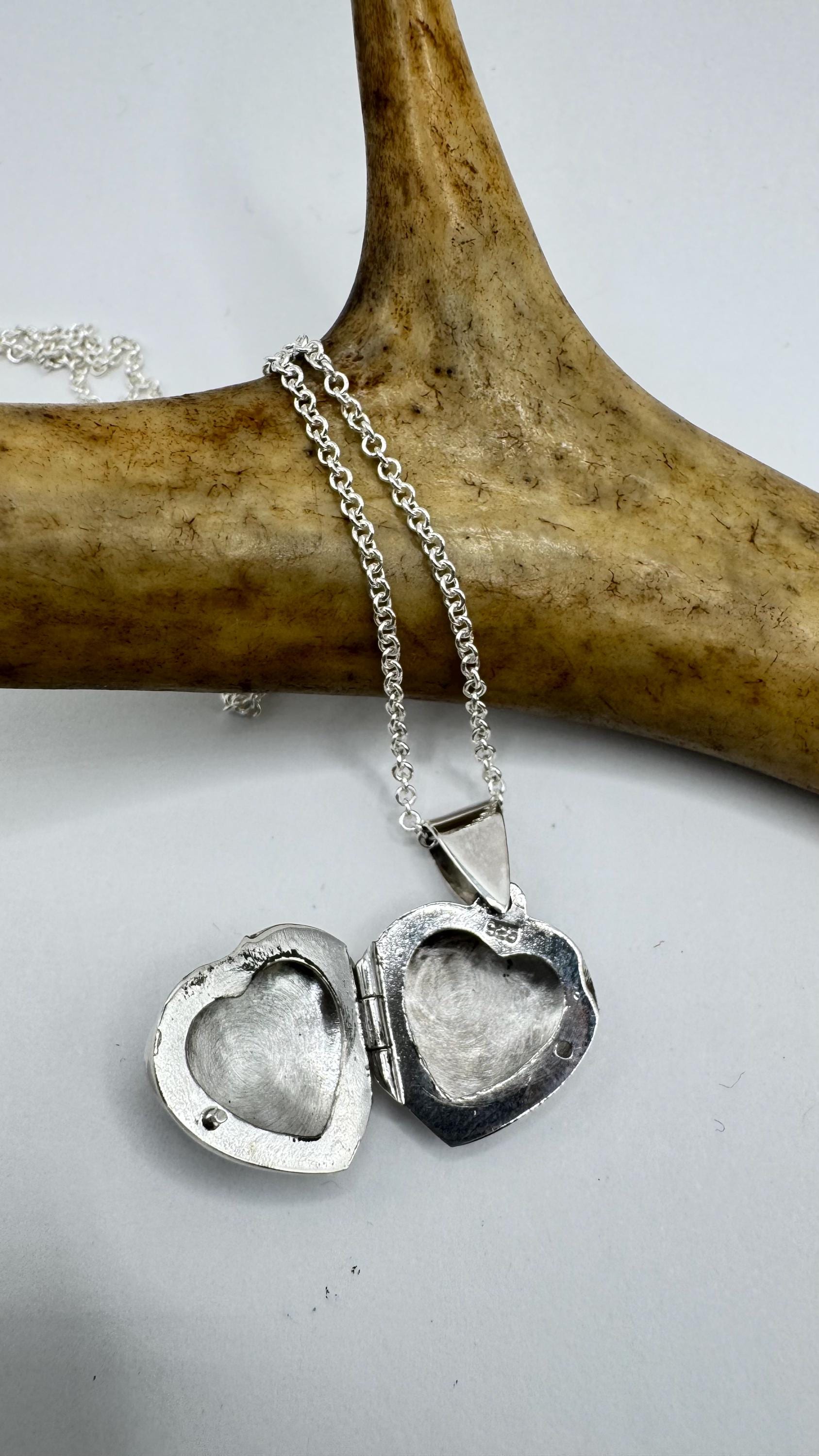 Vintage Black Onyx Heart Locket: Sterling Silver Photo Pendant