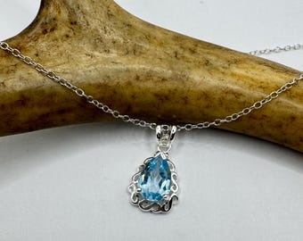 Pendentif Croix Vintage – Grenat Et Topaze Bleue – Argent Sterling 925 – Chaîne 18″