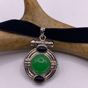 Vintage Silber Anhänger | Grüner Jade Schwarzer Onyx Edelstein Anhänger | 925 Sterling Silber Charm Samt Choker Halskette - Glückspilz Grüner Stein
