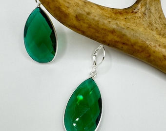 Vintage groen glazen hangoorbellen sterlingzilver met beugels
