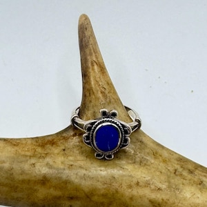 Vintage Blue Lapis Lazuli Sterling Silver Cocktail Ring: Antique Style