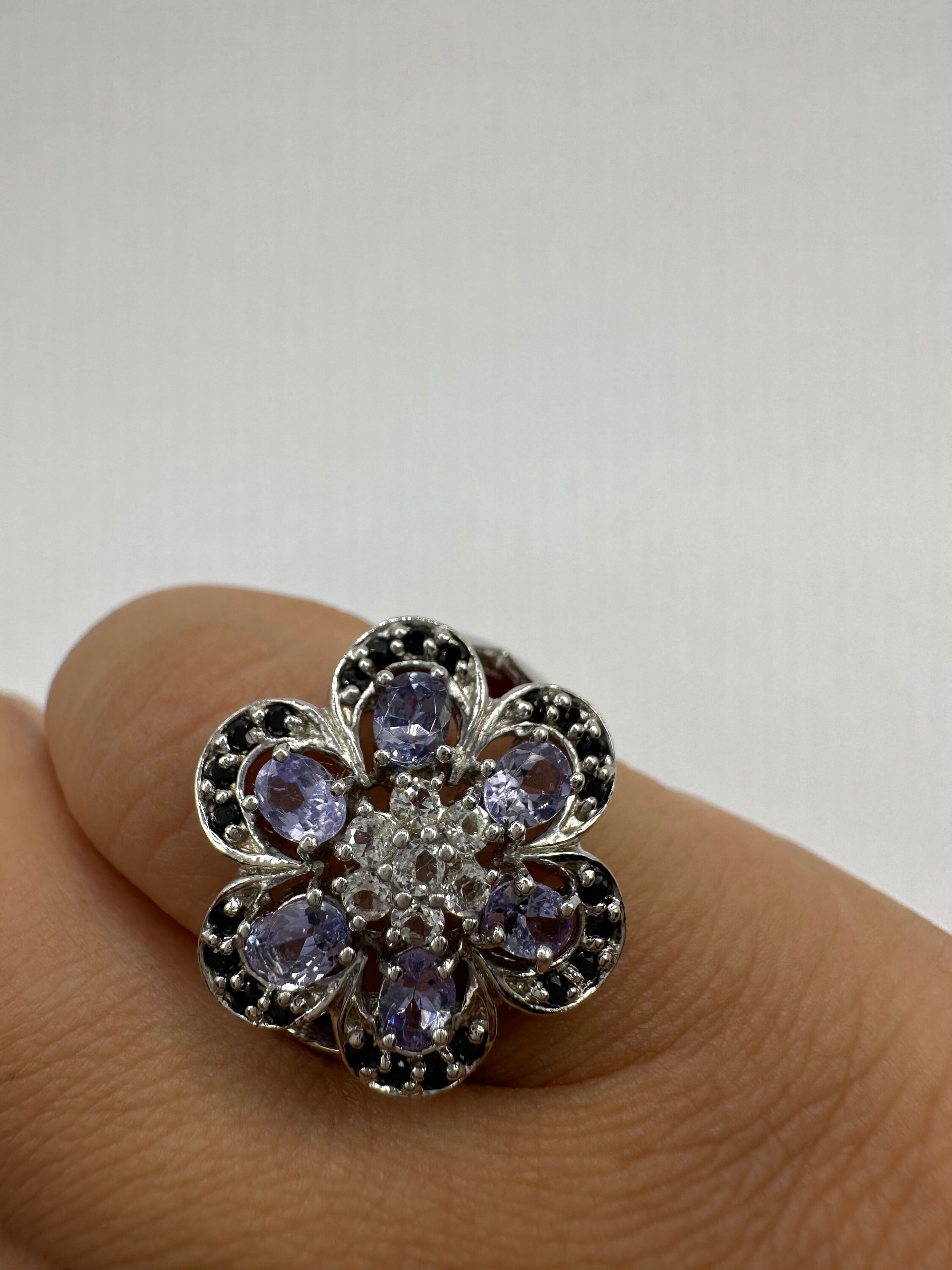 ヴィンテージ ブルー タンザナイト ホワイトサファイア フラワー