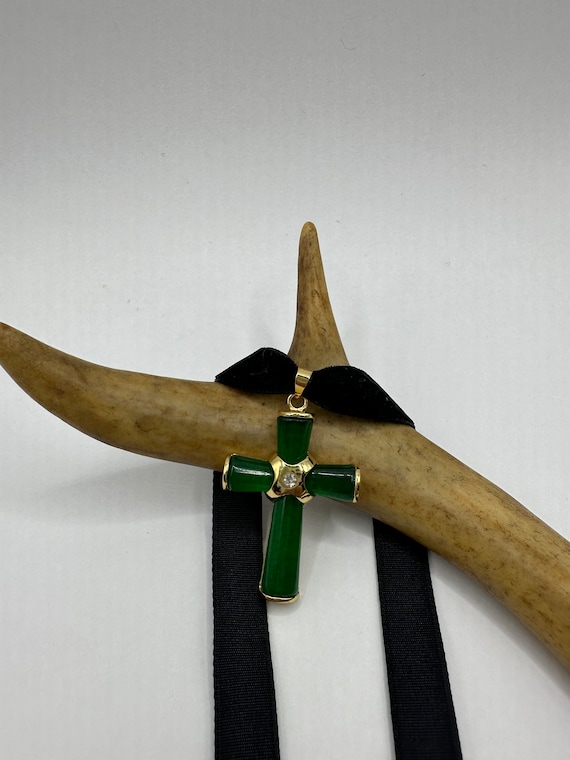 Vintage Green Jade Cross Choker Necklace - Golden… - image 3