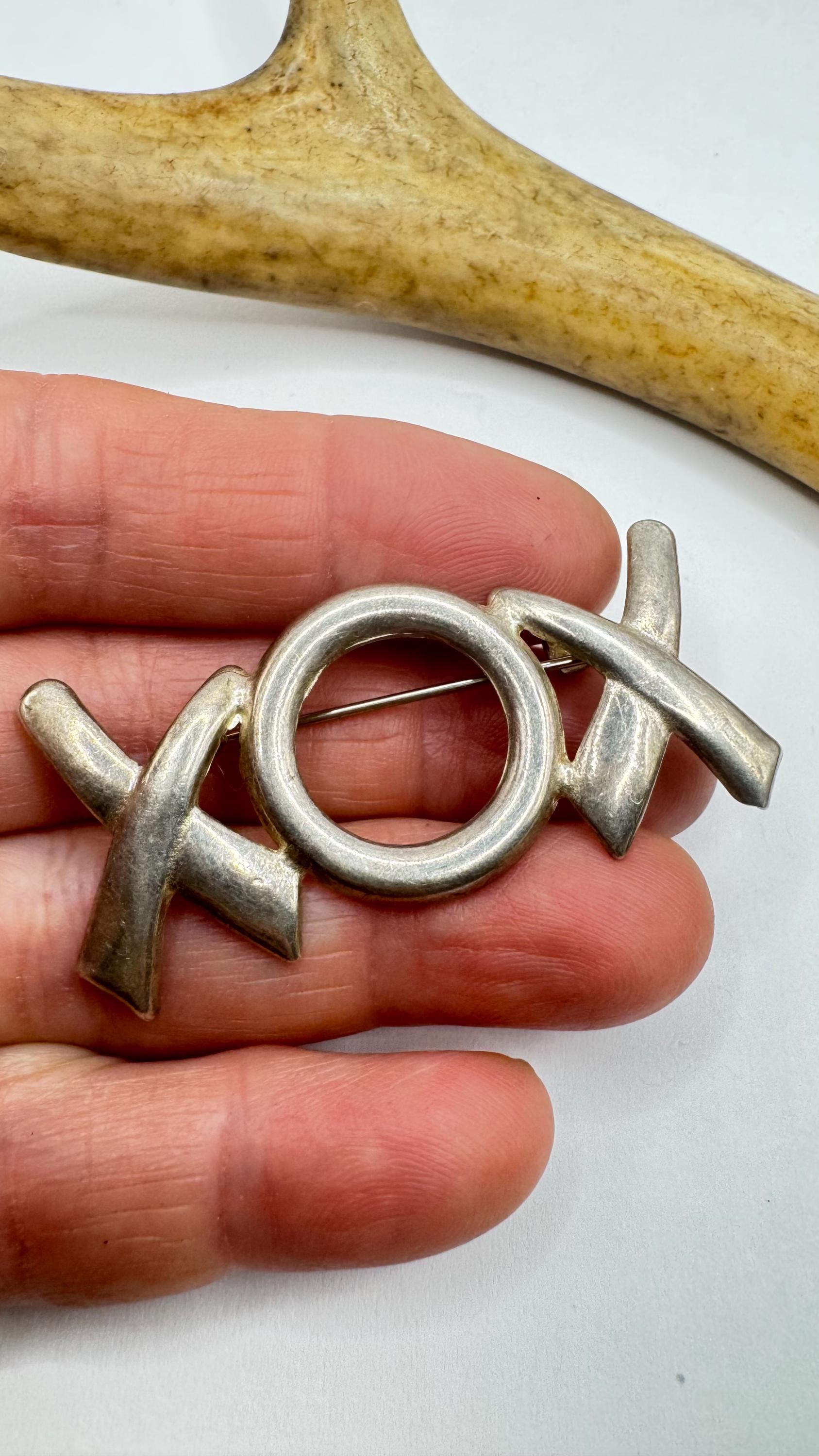 ヴィンテージ スターリングシルバー XOX ブローチ：フィリグリー デコ