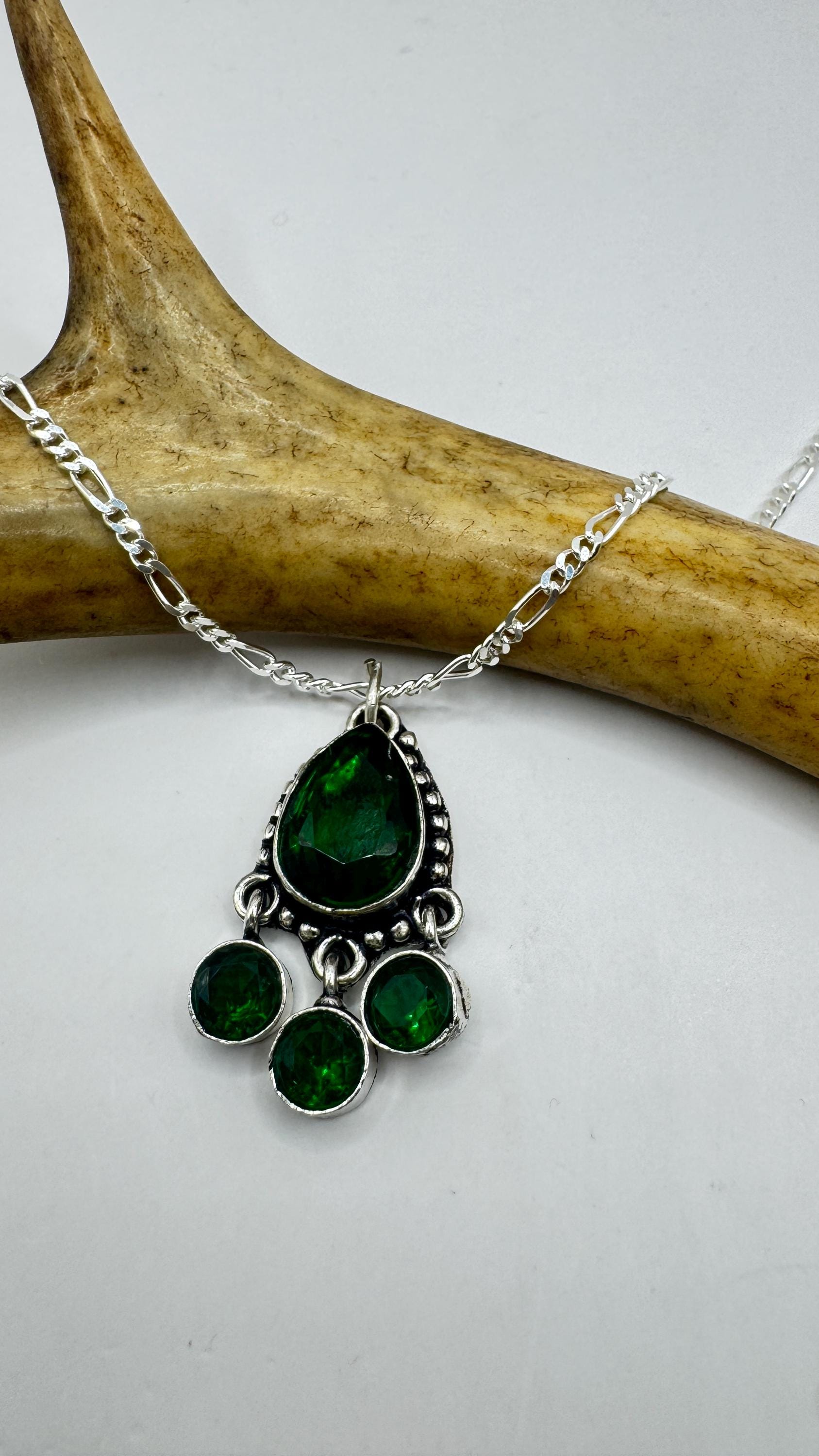Vintage Emerald Green Glass Silver Boho Statement Necklace  display picture 3