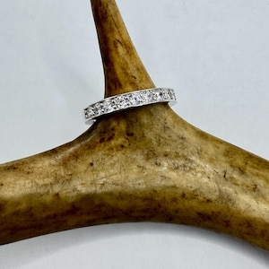 Anello vintage in argento sterling 925: fascia dell&#39;eternità con cristalli trasparenti