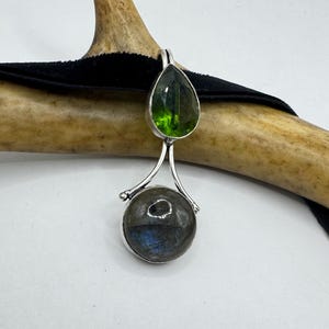 Vintage Green Labradorite Choker Necklace - Bronze and Silver Finish - Unique Velvet Ribbon Design