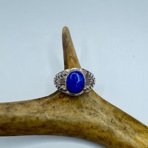 Vintage Lapis Lazuli Sterling Silver Cocktail Ring: Antique Style