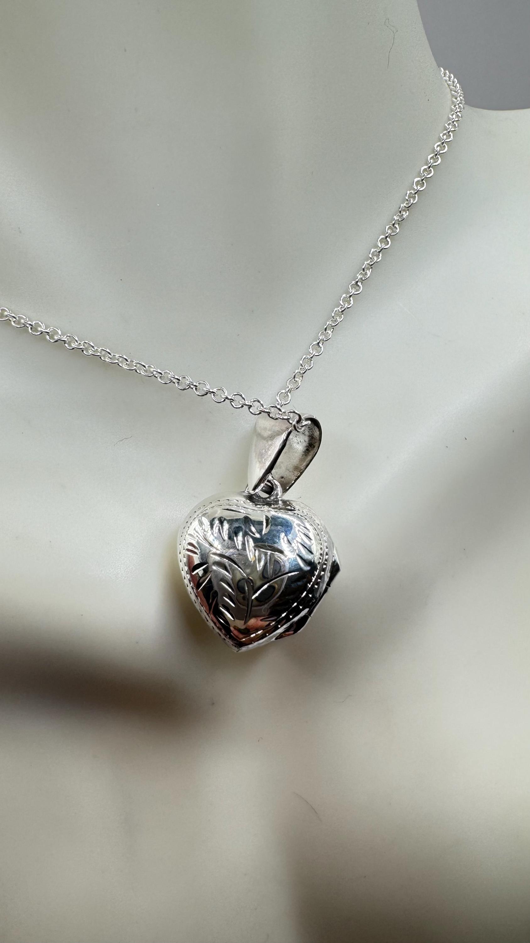 Vintage Black Onyx Heart Locket: Sterling Silver Photo Pendant