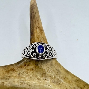 Vintage Lapis Lazuli Sterling Silver Cocktail Ring: Antique Style