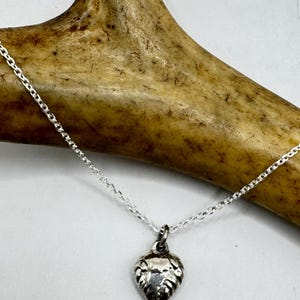 Vintage winzige Mini Floating Heart Halskette Zierliche 925 Sterling Silber Kette, Delikates Design Laird Stacking Look