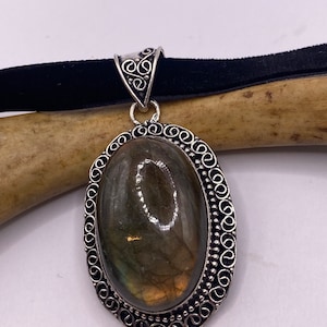 Vintage Pendant Choker Necklace | Green Red Labradorite Crystal Silver Bronze Pendant | Velvet Choker Statement Necklace