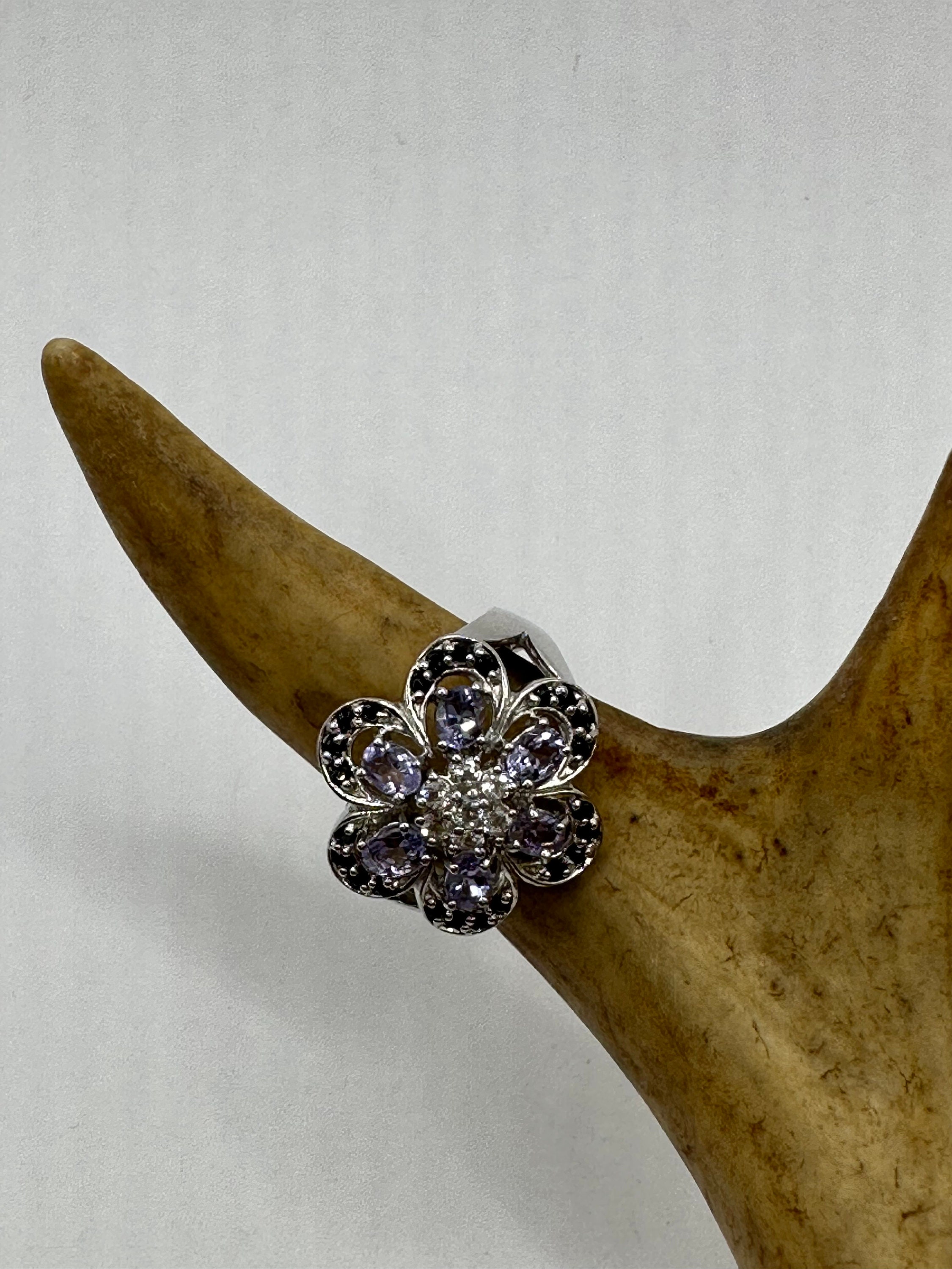 ヴィンテージ ブルー タンザナイト ホワイトサファイア フラワー