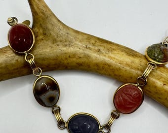 Bracciale vintage con scarabeo placcato oro: pietra preziosa onice nera