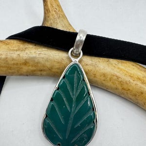 Vintage Green Nur Blatt Choker Halskette - Bronze und Silber Finish - Einzigartiges Samt Band Design