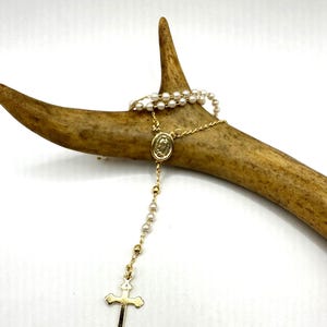 Vintage Gold Rosenkranz Kreuz | Weiße Süßwasserperle 9k GF Gebetskette
